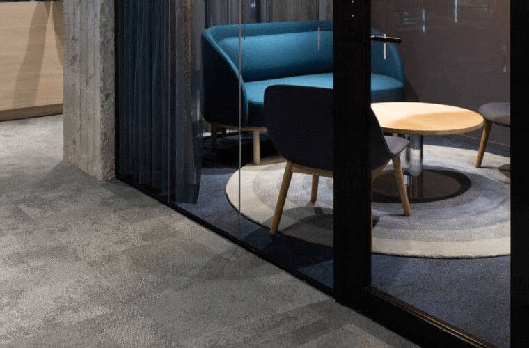 صورة تنفيذ أرضيات مكتبية